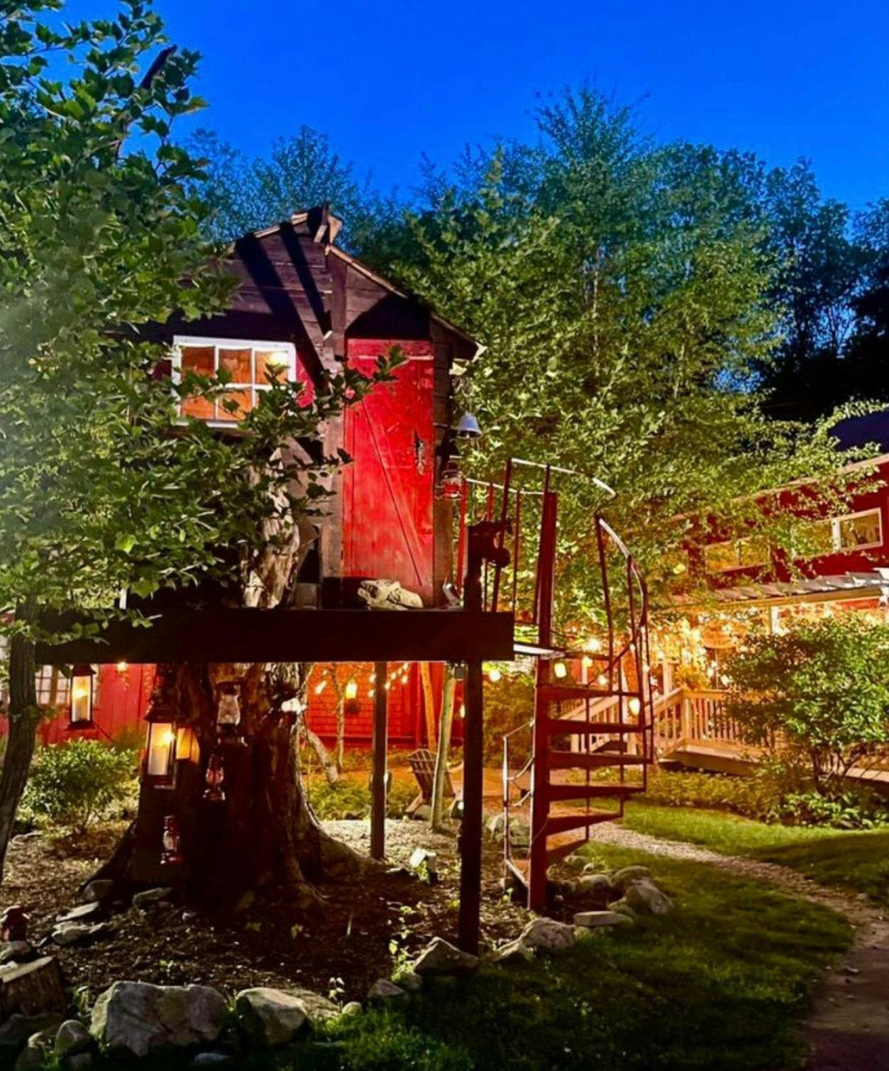 Tree House Tavern