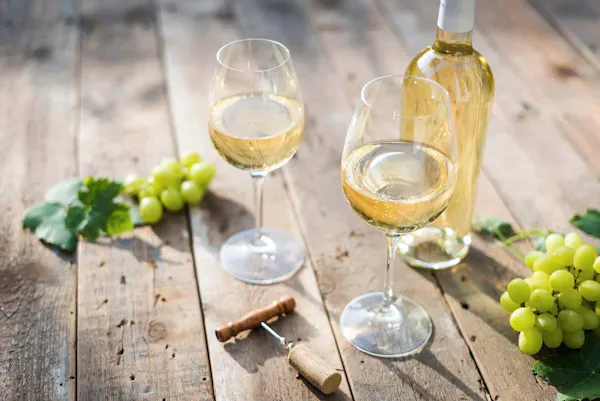 stemware, tableware, wine glass, alcoholic drink, drinkware, barware