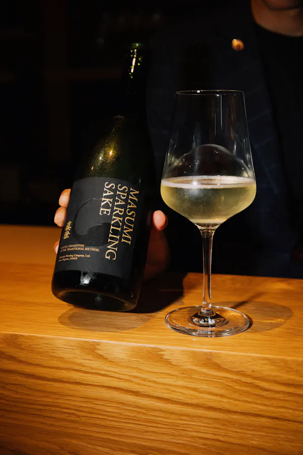 alcoholic drink, bottle, alcohol, stemware, drinkware, barware