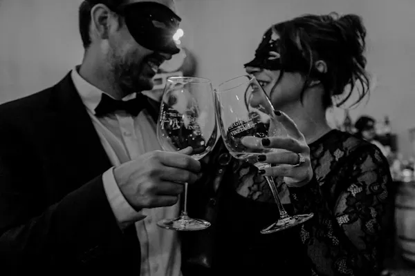 drinkware, tableware, stemware, alcoholic drink, black, wine glass