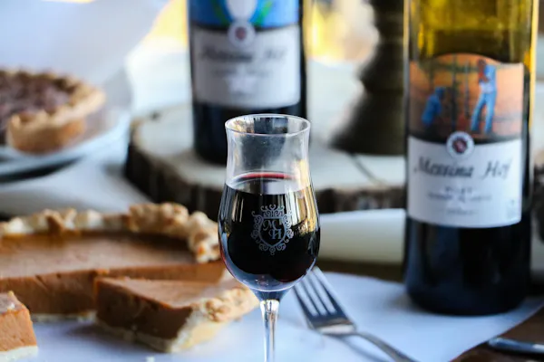 tableware, alcoholic drink, drinkware, stemware, barware, liquor