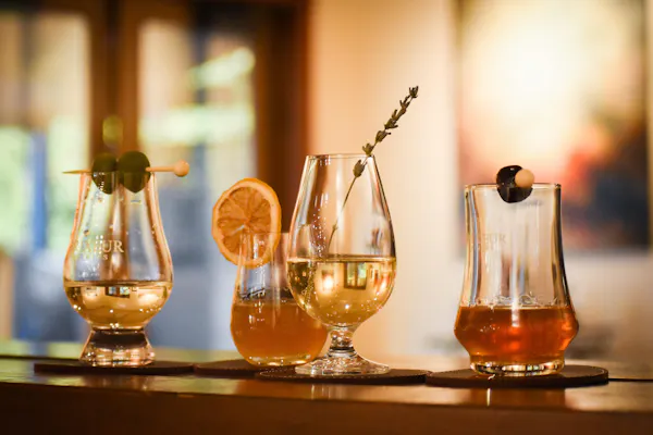 tableware, alcoholic drink, barware, drinkware, alcohol, stemware