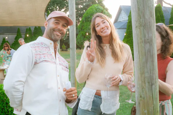 smile, sleeve, happiness, facial expression, people in nature, spring