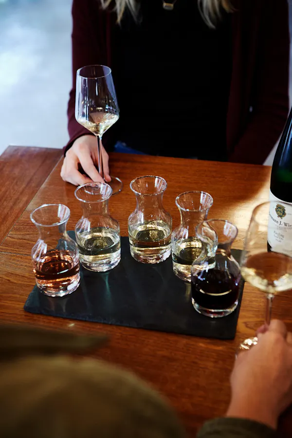 tableware, stemware, drinkware, wine, wine glass, barware