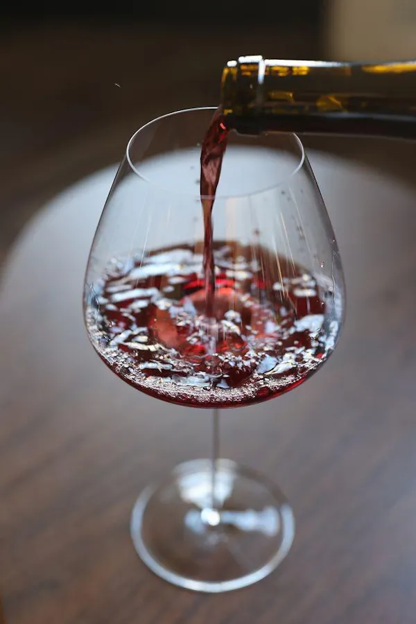 stemware, tableware, drinkware, wine glass, red, alcoholic drink