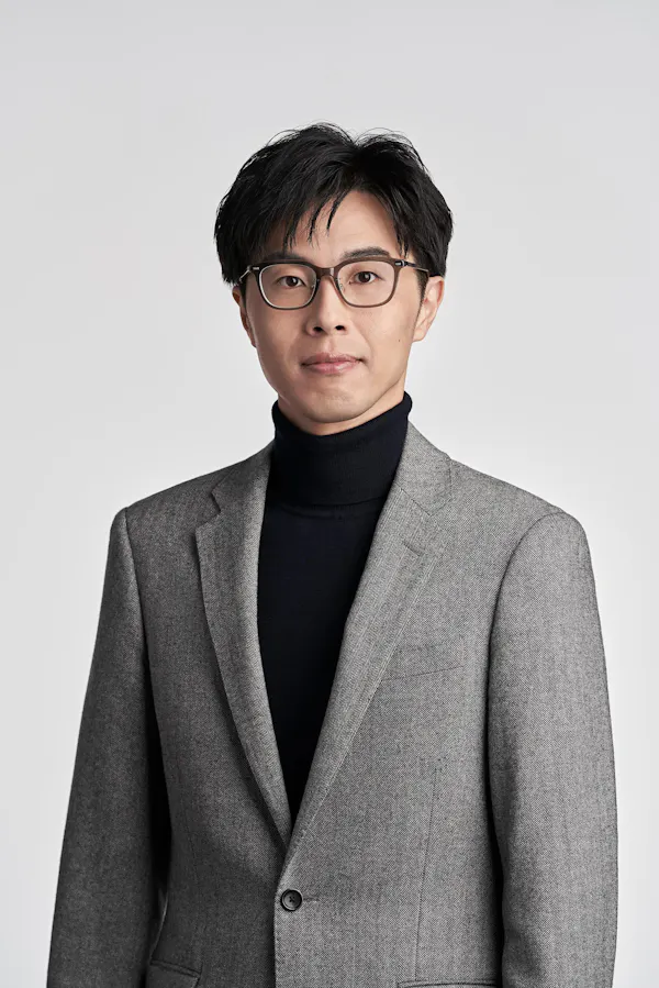 eyewear, glasses, eyebrow, sleeve, vision care, collar