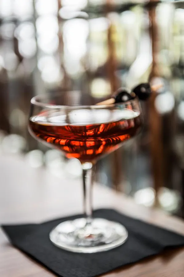 martini glass, tableware, drinkware, stemware, liquid, wine glass