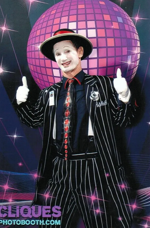 hat, entertainment, performing arts, sun hat, formal wear, performance