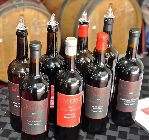 bottle, red, alcoholic drink, glass bottle, alcohol, liquid