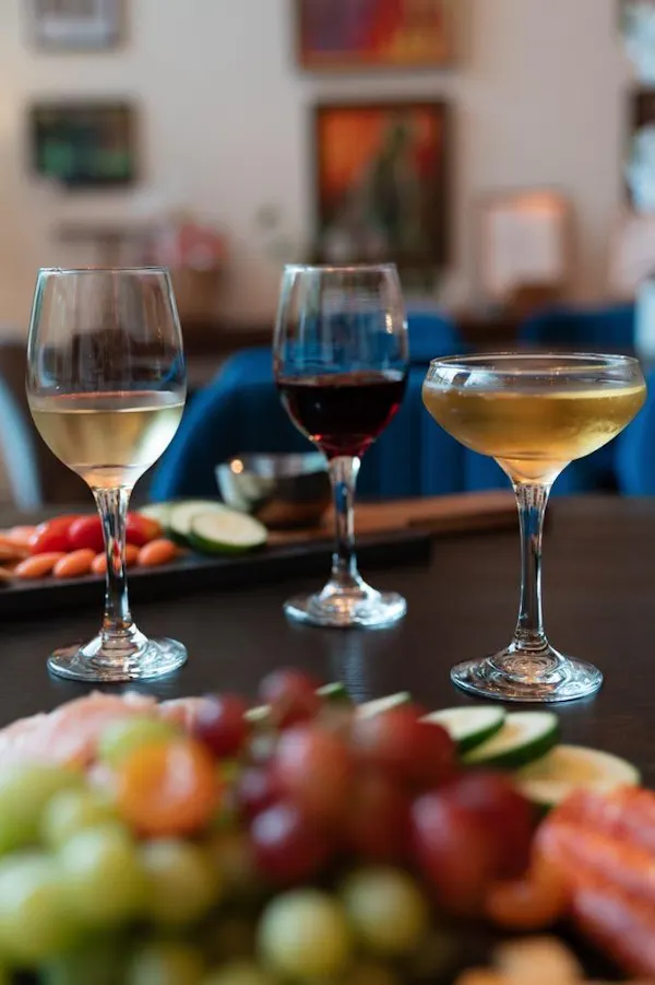 stemware, tableware, drinkware, wine glass, alcoholic drink, barware