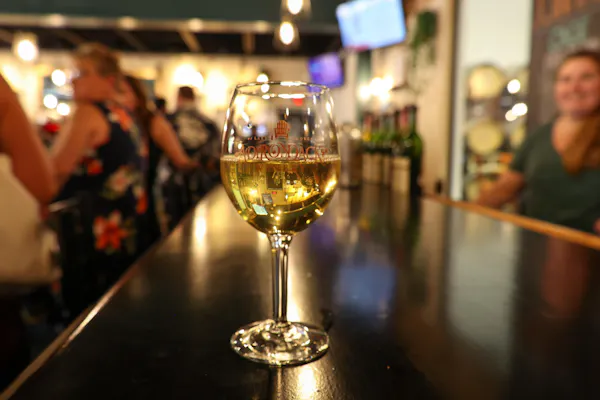 tableware, stemware, drinkware, drinking establishment, wine, barware