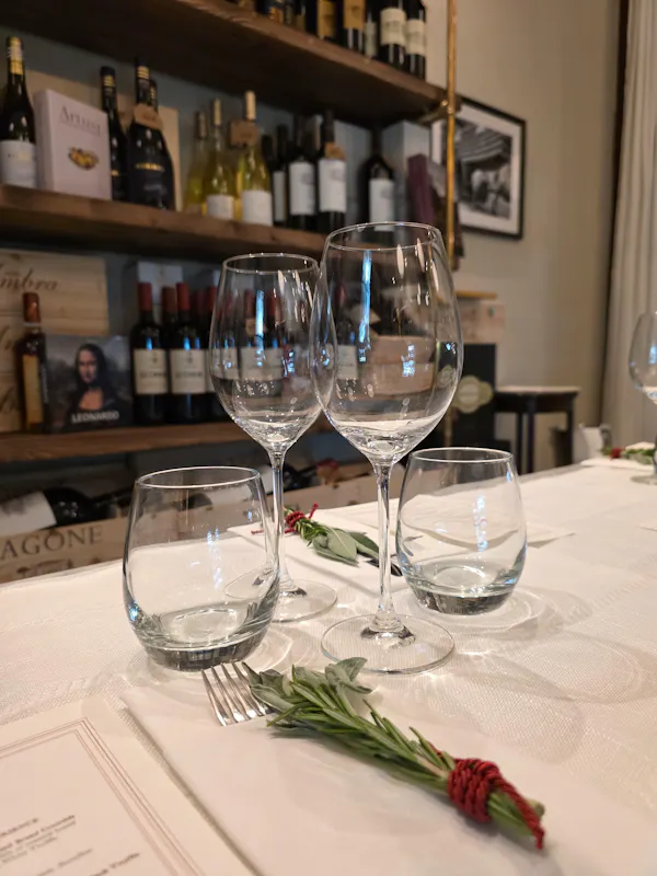 stemware, tableware, drinkware, wine glass, serveware, furniture