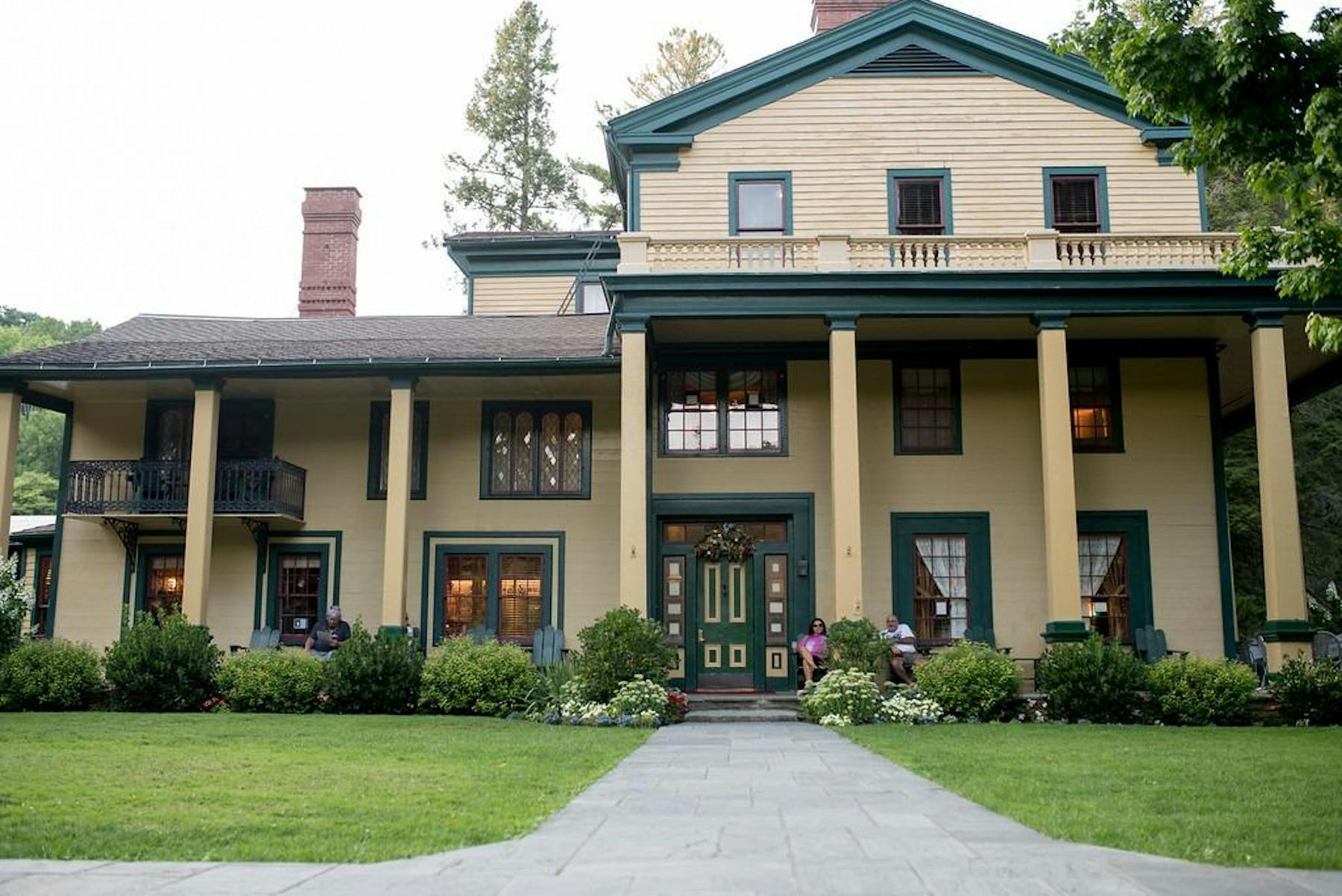 glen-iris-inn-castile-ny-tock