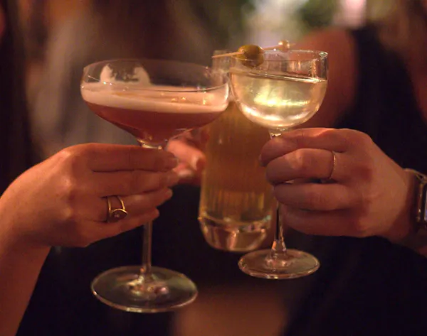 stemware, tableware, drinkware, alcoholic drink, barware, alcohol