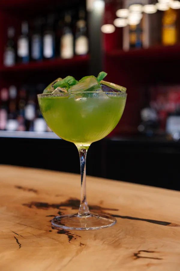 tableware, alcoholic drink, cocktail, classic cocktail, liquor, cocktail garnish