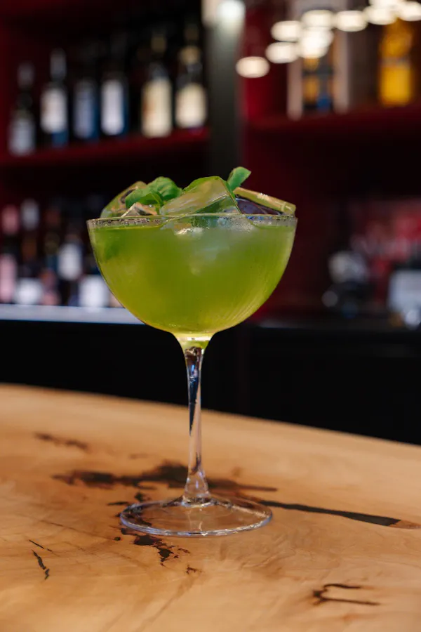 tableware, alcoholic drink, cocktail, classic cocktail, liquor, cocktail garnish
