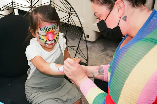 arm, mouth, organ, vision care, gesture, eyewear