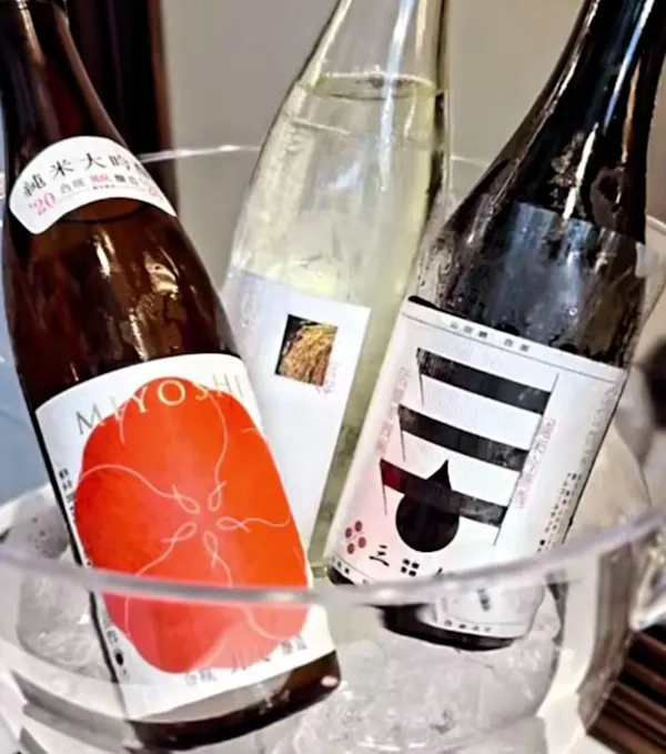 bottle, alcoholic drink, glass bottle, drinkware, liquid, alcohol
