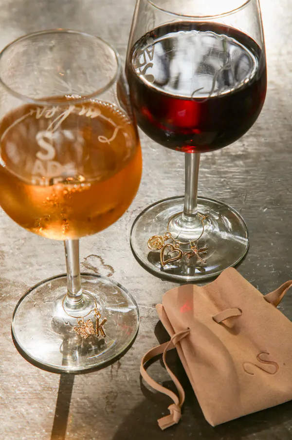 stemware, tableware, drinkware, wine glass, alcoholic drink, barware