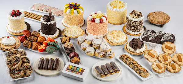 food, tableware, dishware, plate, ingredient, cake decorating