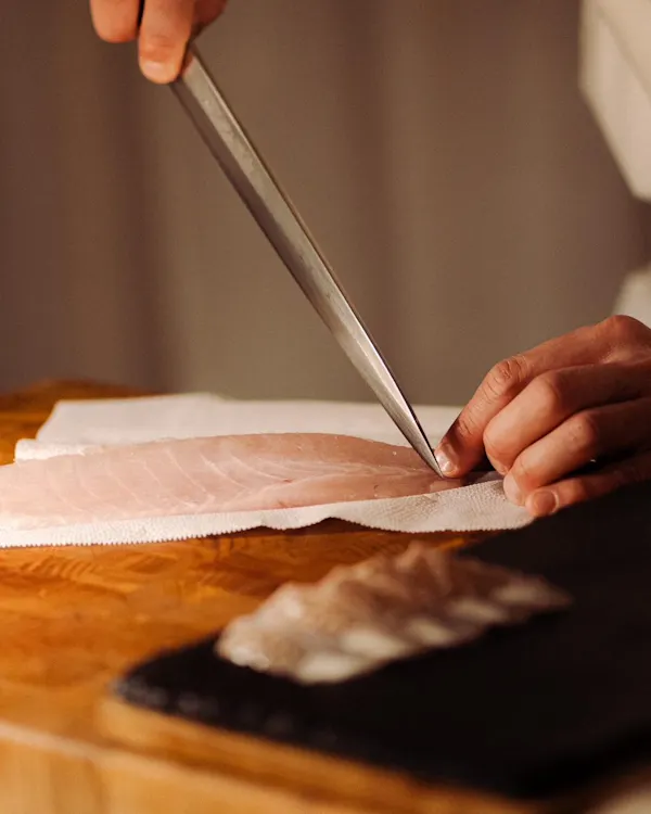finger, nail, meat cutter, wrist, thumb, kitchen utensil