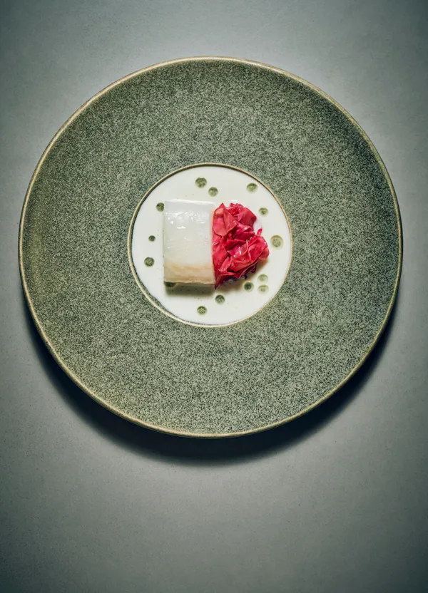 ingredient, food, dishware, serveware, plate, garnish