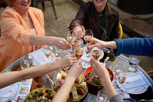 tableware, drinkware, food, stemware, alcoholic drink, wine glass