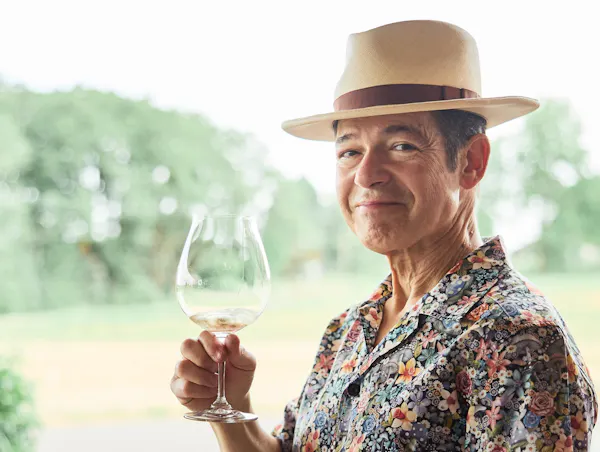 hat, facial expression, smile, drinkware, stemware, sun hat