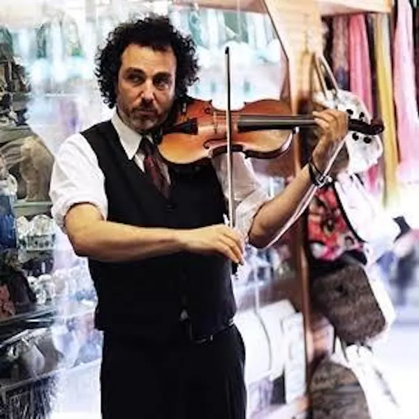 musical instrument, violin family, string instrument, chordophone, violinist, fiddle
