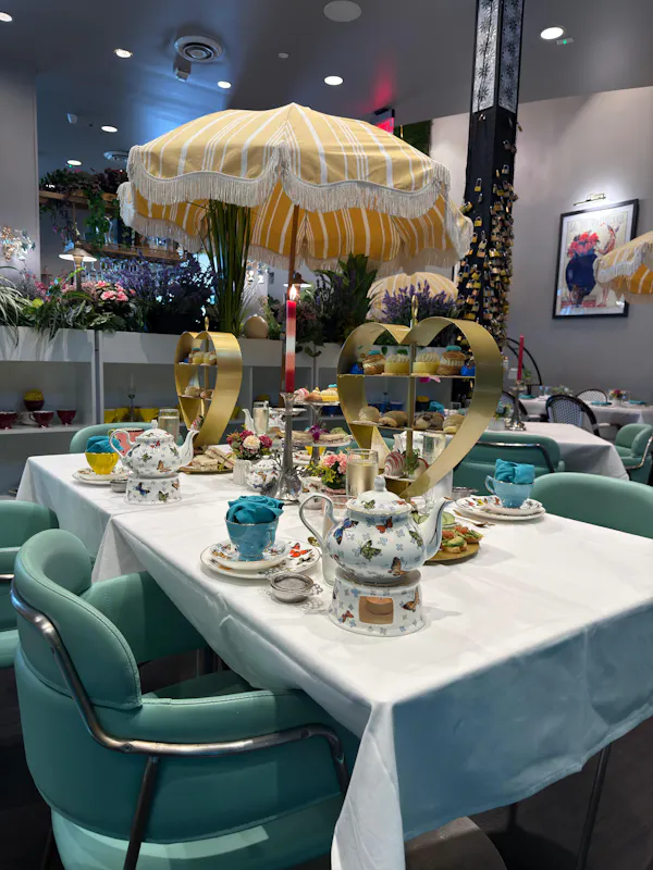 furniture, tableware, table, serveware, dishware, porcelain