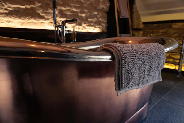 plumbing fixture, bathtub, plumbing, tap, bathroom, reflection