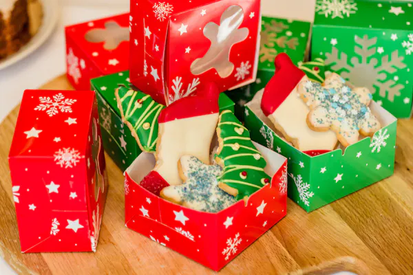 christmas decoration, food, finger food, gift, gift wrapping, dessert
