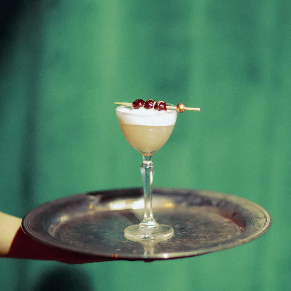 tableware, alcoholic drink, stemware, cocktail, classic cocktail, food