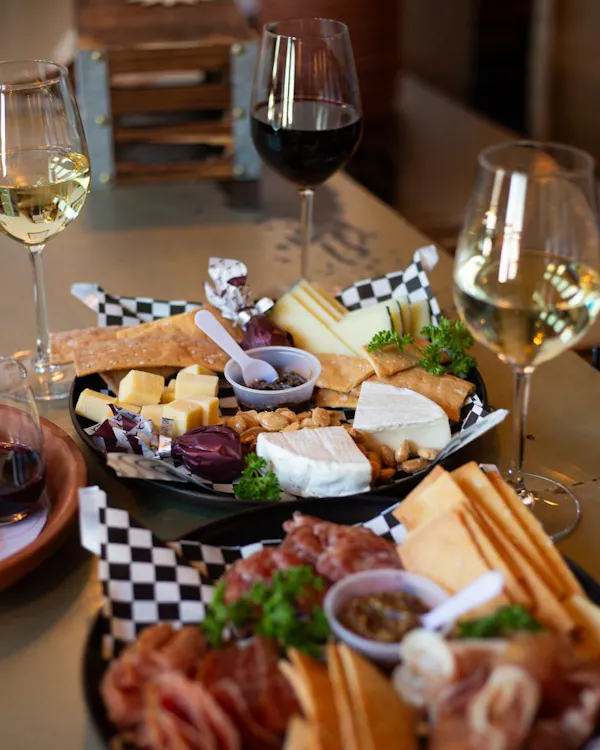 food, tableware, ingredient, alcoholic drink, serveware, drinkware