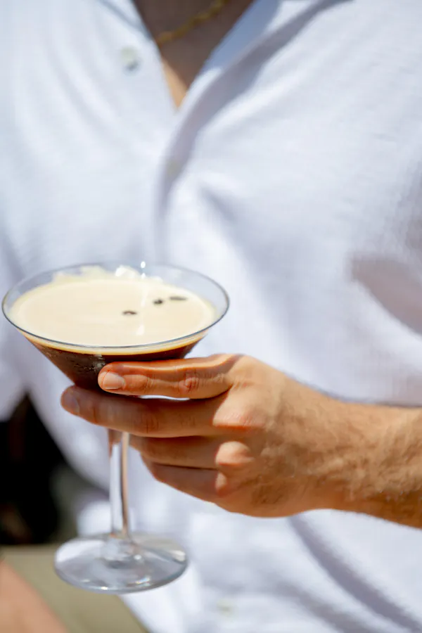 tableware, alcoholic drink, alexander, stemware, brandy alexander, cocktail