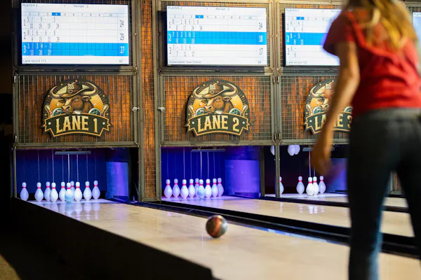 bowling, bowling equipment, bowling pin, light, sports equipment, ten-pin bowling