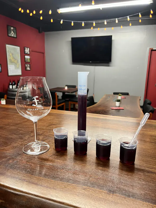 tableware, drinkware, alcoholic drink, liquor, grape juice, stemware