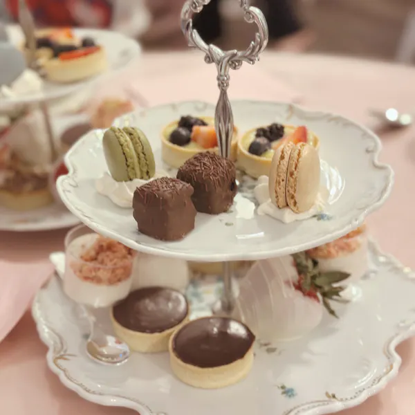 food, tableware, serveware, cake, ingredient, dishware