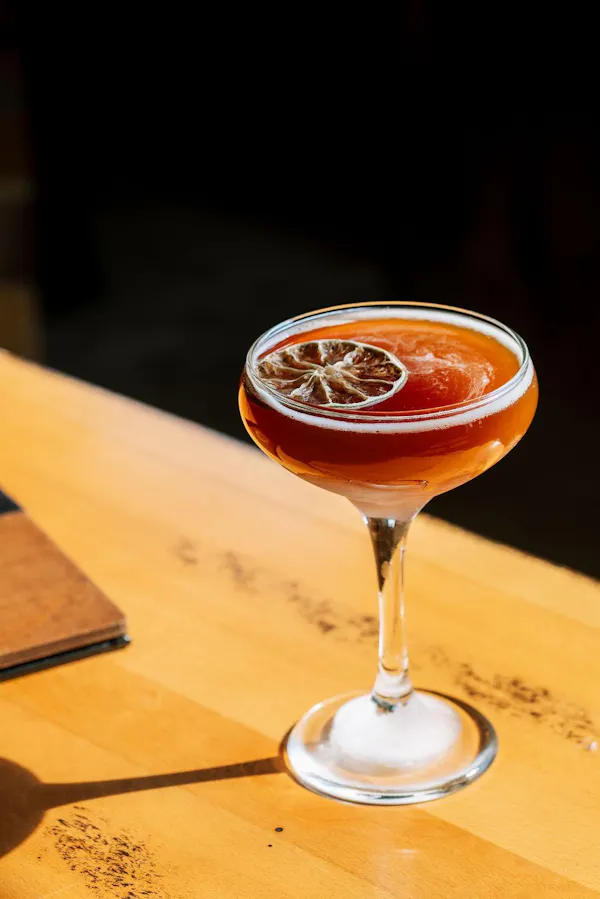 alcoholic drink, tableware, liquor, classic cocktail, cocktail, stemware