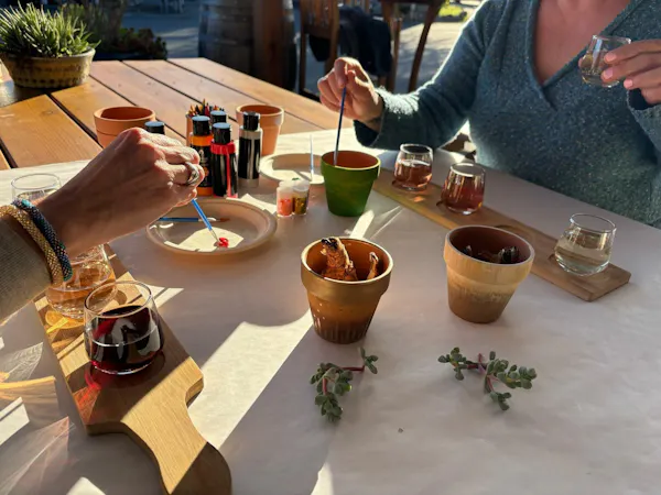 tableware, drinkware, table, serveware, furniture, dishware