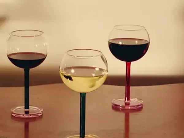 stemware, drinkware, tableware, glass, wine glass, liquid