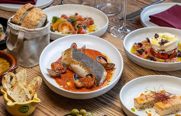 food, tableware, ingredient, dishware, plate, serveware
