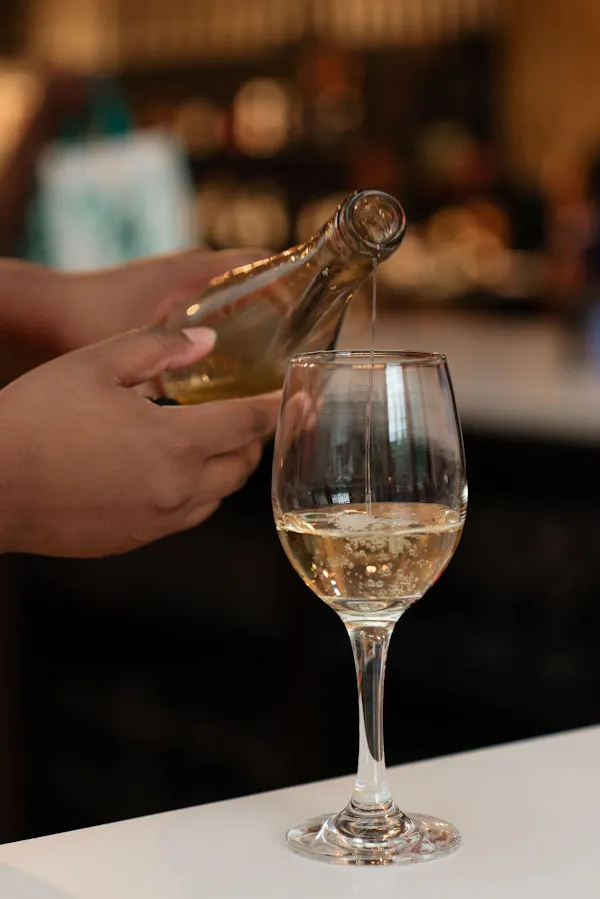 stemware, tableware, drinkware, alcoholic drink, barware, glass