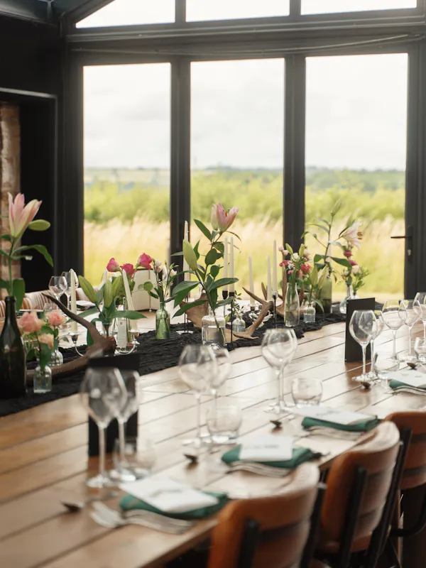 tableware, table, furniture, drinkware, restaurant, serveware