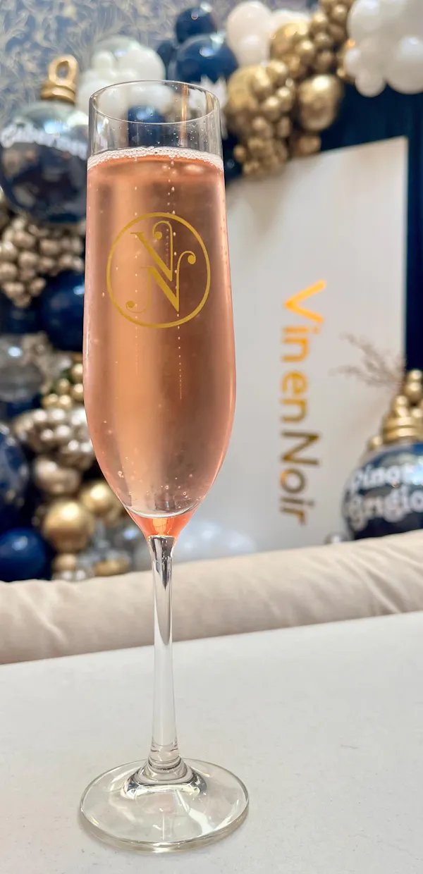 drinkware, alcoholic drink, stemware, tableware, champagne glass, barware