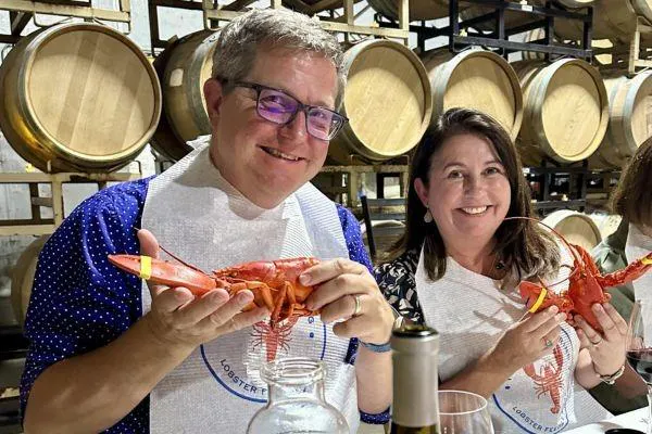 smile, drinkware, barware, stemware, shellfish, wine glass