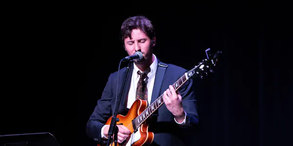 musical instrument, string instrument, chordophone, plucked string instrument, guitarist, guitar