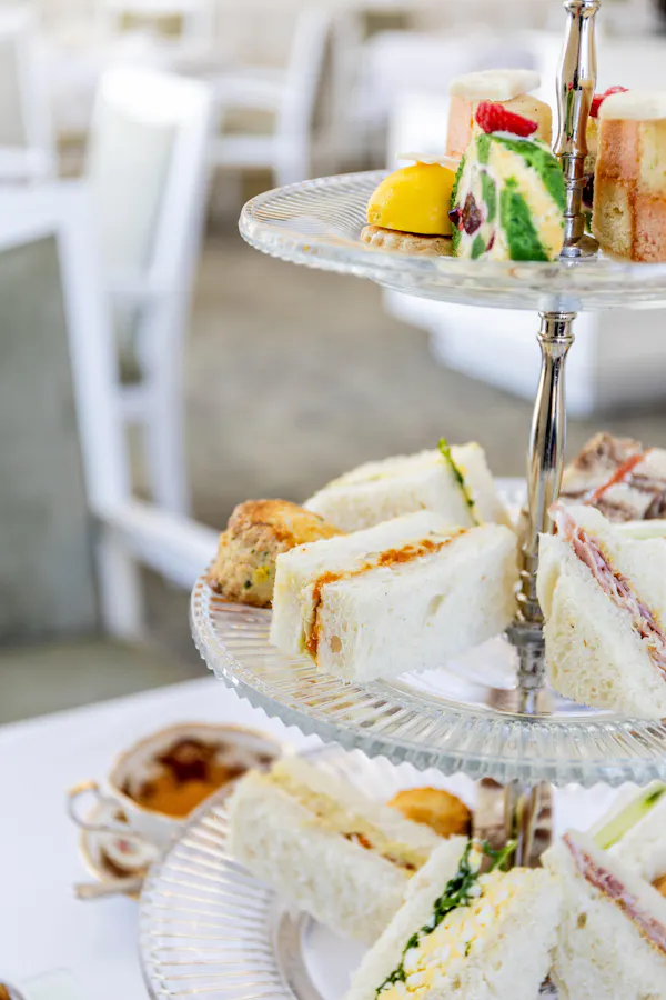food, tableware, serveware, cake, dessert, dishware