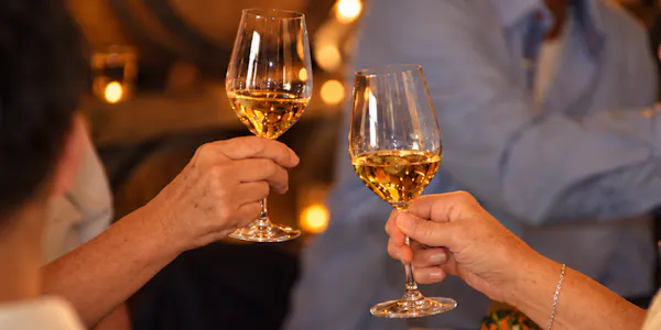 stemware, tableware, drinkware, wine glass, alcoholic drink, barware