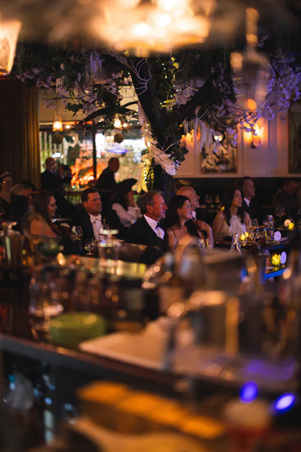 drinkware, event, lighting, party, crowd, restaurant